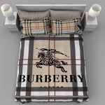 روتختی دونفره با طرح شطرنجی کلاسیک بربری (Burberry) به همراه نشان اسب‌سوار.