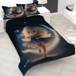 روتختی یک نفره طرح فرشته کوچک و ماه، سرویس خواب فانتزی با تم آسمان شب و ستاره‌ها، پارچه کتان میکرو (تنسل) باکیفیت و لطیف.
