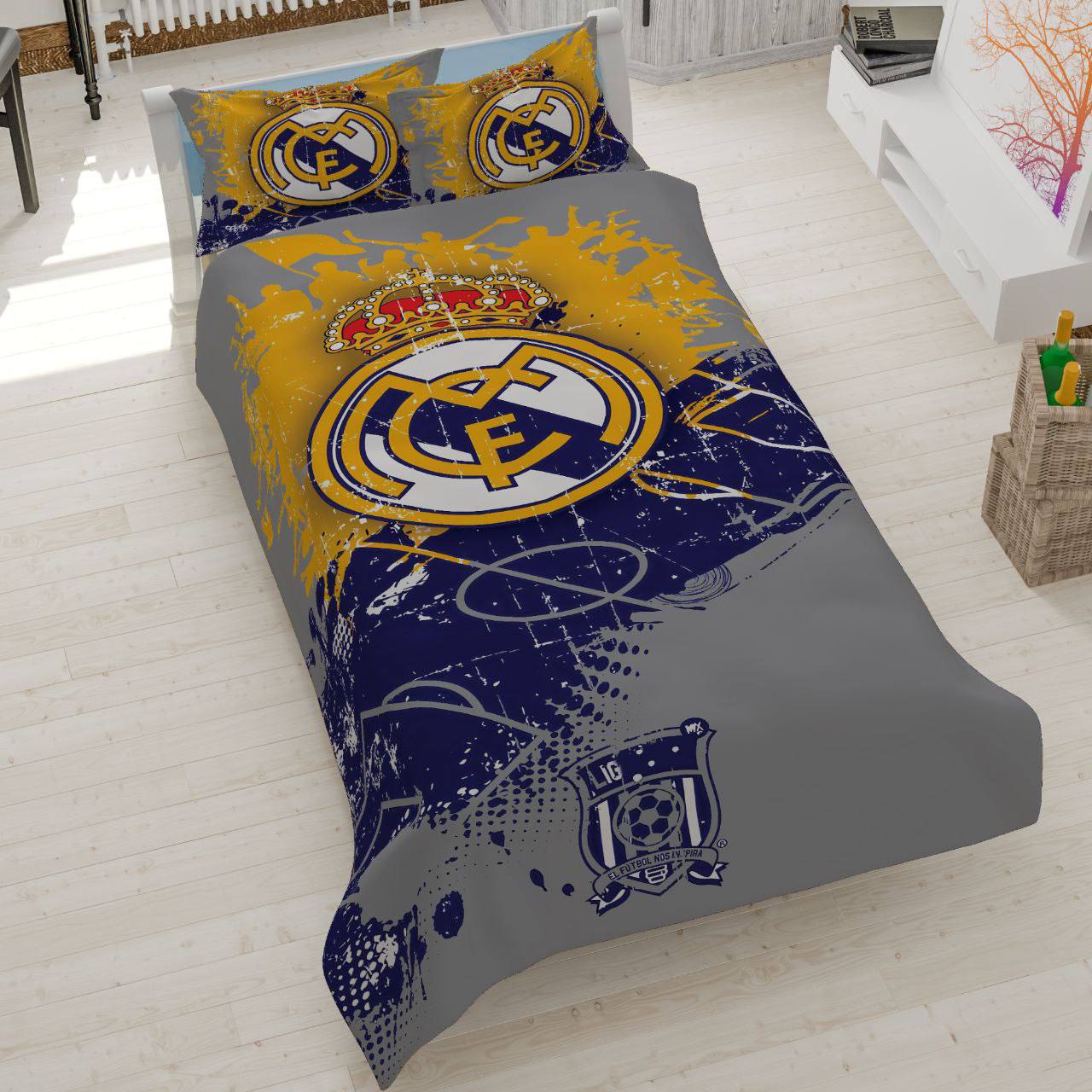 real-madrid-grunge-bedding روتختی طرح رئال مادرید، سرویس خواب لوگو باشگاه رئال مادرید، روتختی فوتبالی پسرانه رنگ سرمهای و طلایی، کالای خواب کتان میکرو تخت و تشک، روتختی ورزشی شیک مدل Real Madrid Grunge.