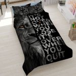 روتختی طرح شیر انگیزشی، سرویس خواب مدرن مشکی طرح شیر، روتختی کتان میکرو سه بعدی مدل Lion Motivation، روتختی پسرانه و مردانه اسپرت.