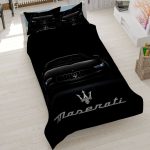 روتختی طرح ماشین مازراتی، سرویس خواب پسرانه طرح خودرو مازراتی مشکی، روتختی لوکس Maserati، کالای خواب نوجوان طرح خودروهای خاص، روتختی سه بعدی مازراتی مشکی.