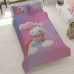 روتختی دخترانه طرح خرگوش و رنگین‌کمان، سرویس خواب فانتزی مدل Sweet Bunny، روتختی صورتی و یاسی کتان میکرو، روتختی کودک و نوجوان طرح خرگوش تپل، کالای خواب تخت و تشک.